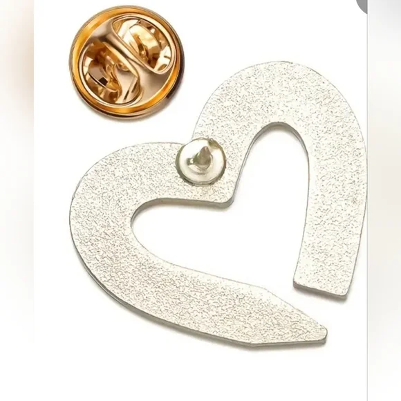 "Make more art" Pencil heart brooch /enamel pin - Picture 2 of 5